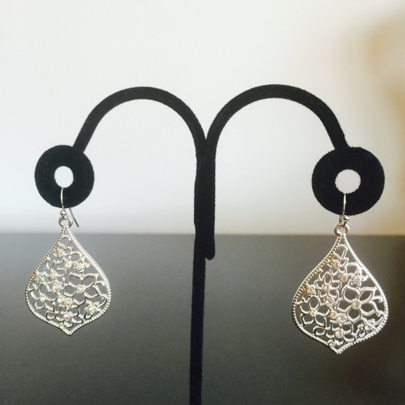 Jewelry - 🎉SOLD🎉Earrings NWOT
