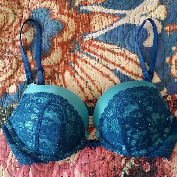 BLUE // VS BOMBSHELL