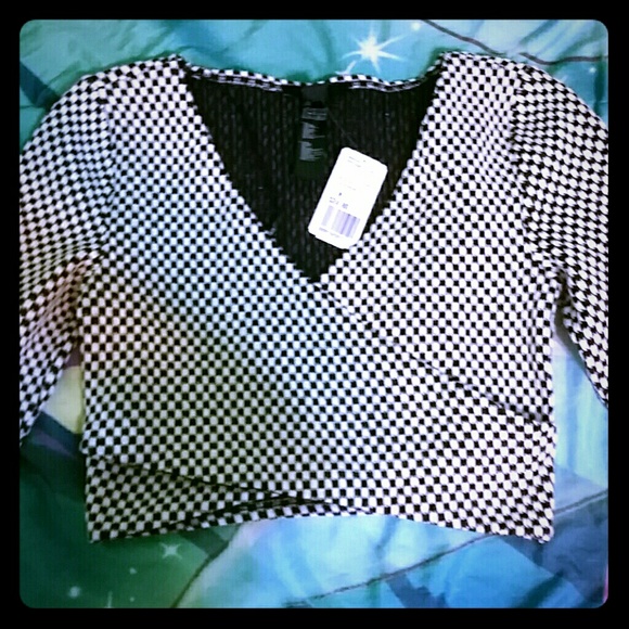 Very cute houndstooth crop top