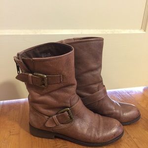 Short Steve Madden Leather Boots with Red Zipper