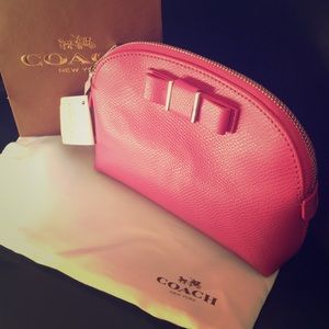 Coach bow small cosmetic clutch 👛