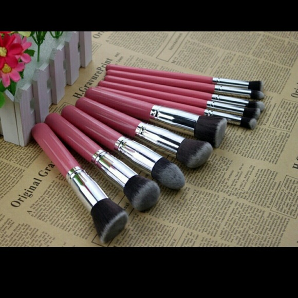 Makeup Brush - Picture 2 of 3