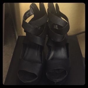 Mossimo black high wedges