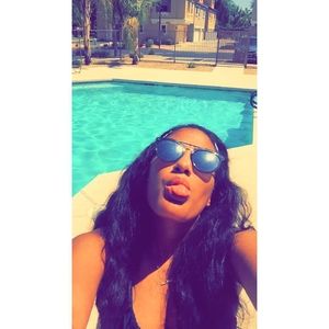 Meet your Posher, Kay