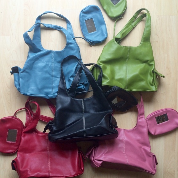 Set of 5 *Leather handbag with matching makeup bag