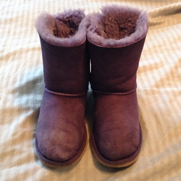 Girls size 2 purple uggs