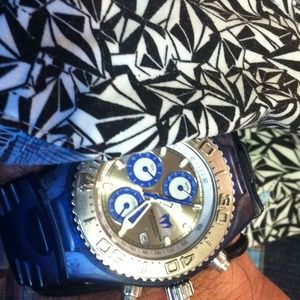 Meet your Posher, Brady