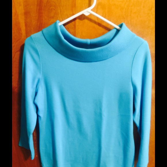 Blue lightweight 3/4 length sleeve sweater