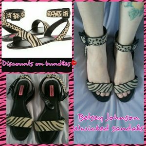 BETSEY JOHNSON sandals