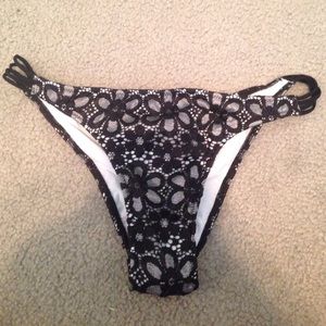 Victoria Secret Bathingsuit Bottoms (M)