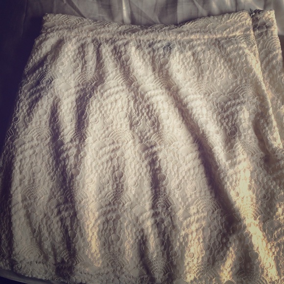 Cream light lace color skirt with zipper