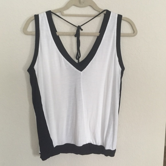 Black/white deep V top - Picture 2 of 2
