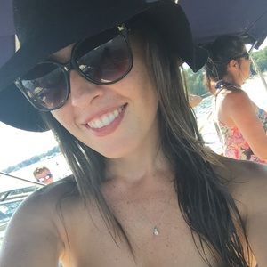 Meet your Posher, Alexis