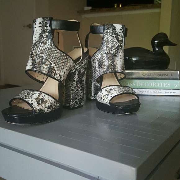 Calvin Klein Vallin Snake Platform Pump