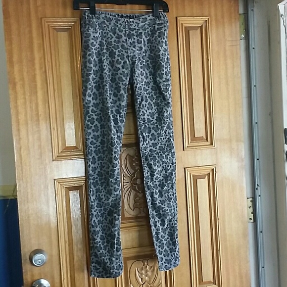 Leopard print skinny pants