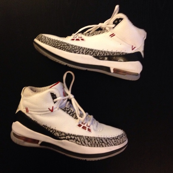 Jordan's 2.5 size men's 8 real!