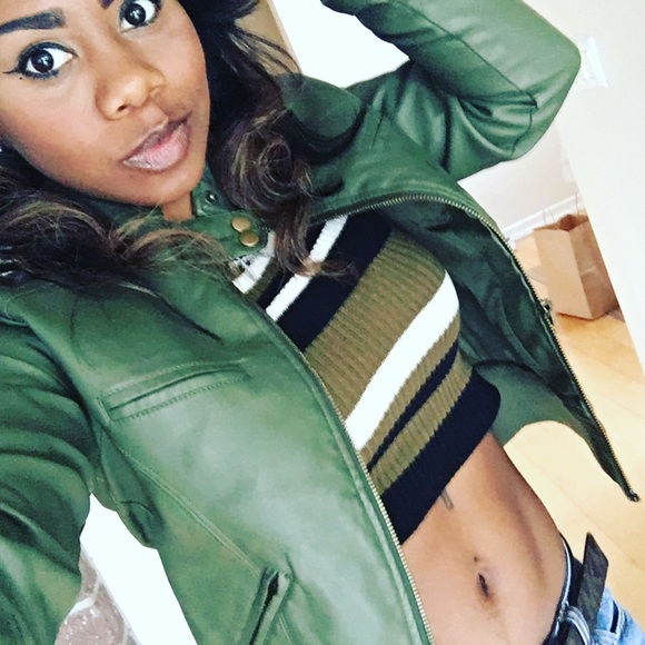 Meet your Posher, Christina - Picture 2 of 4