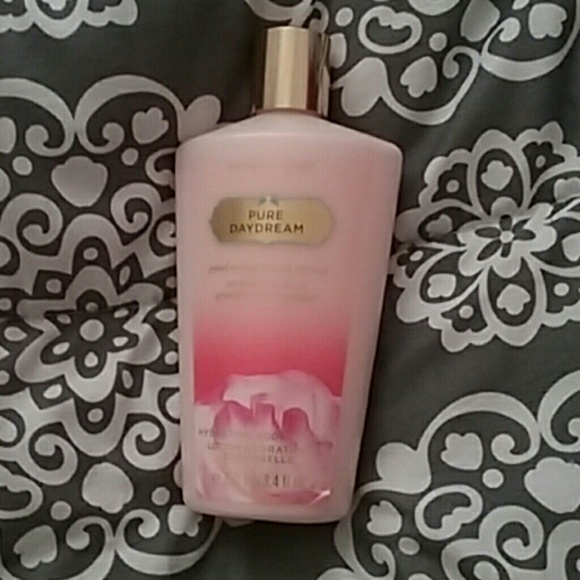 Victoria secret pure daydream lotion