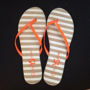 Yosi Samra flip flops