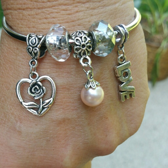 Fashion Bangle bracelet - Picture 2 of 2