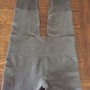 Lululemon Ebb to street pant sz 6 wren green GUC