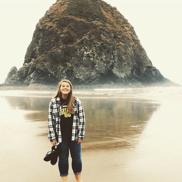 Meet your Posher, Mackenzie - Picture 1 of 1