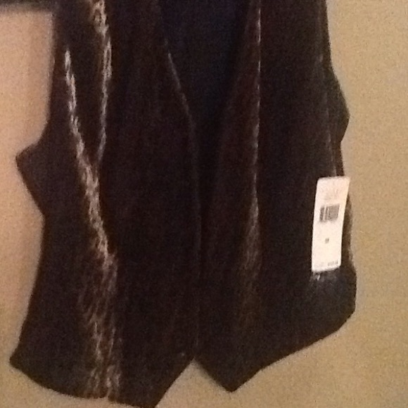 Vest - Picture 2 of 4
