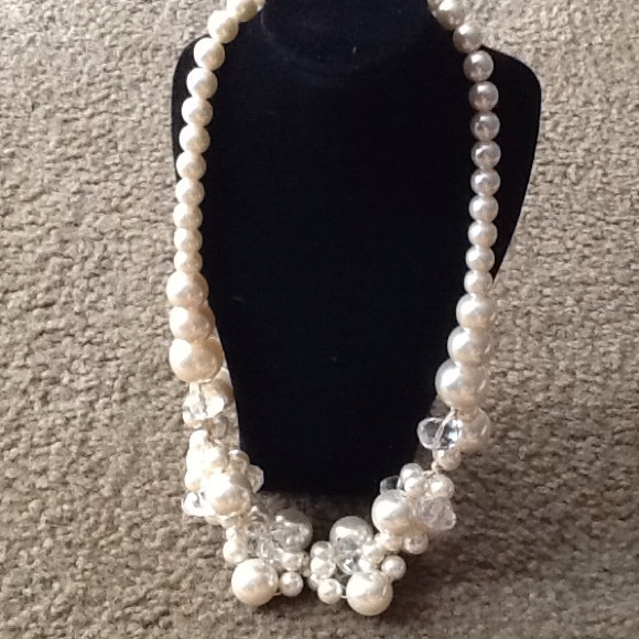 Pearl Bold necklace