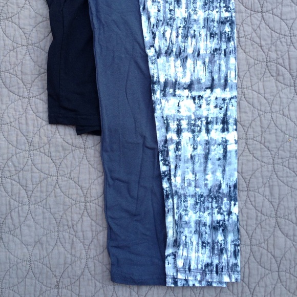 🍃SOLD🍃 Bundle of THREE leggings😍😍 S/M - Picture 3 of 4