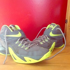 Nike lebron Soldiers (New)