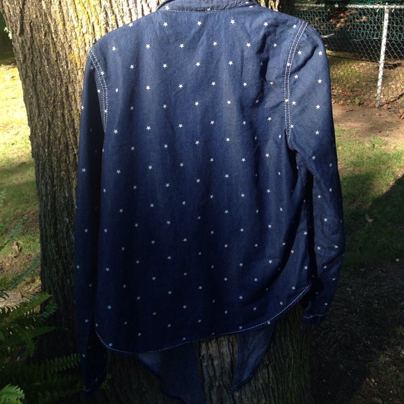 Denim button down with tails for tie knot - Picture 3 of 4