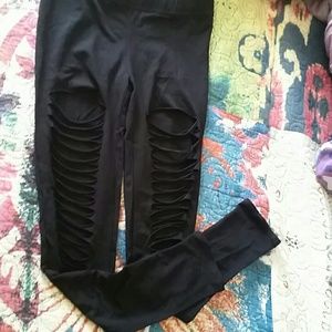 RIPPED BLACK LEGGINGS