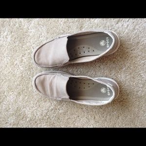 Crocs shoes fir women.