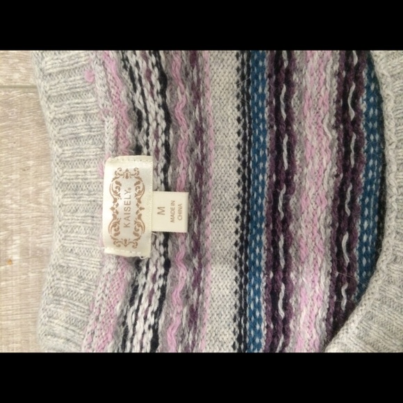 Aztec color sweater size M like S - Picture 3 of 3