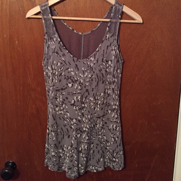 Jessica Simpson gray printed tank top
