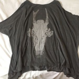 Grey skull top