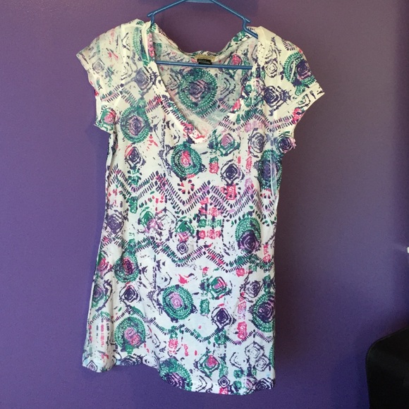 Colorful pattern v-neck top