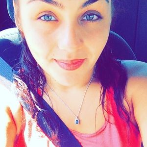 Meet your Posher, Julissa