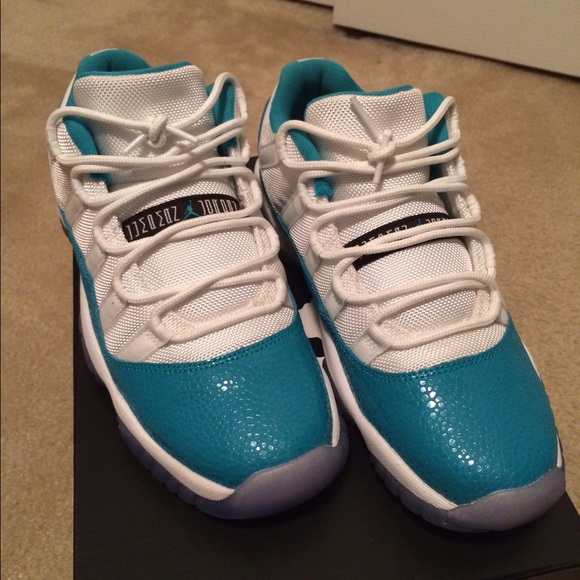 {SOLD} Jordan Retro 11 Low Teal 6Y - Picture 2 of 4