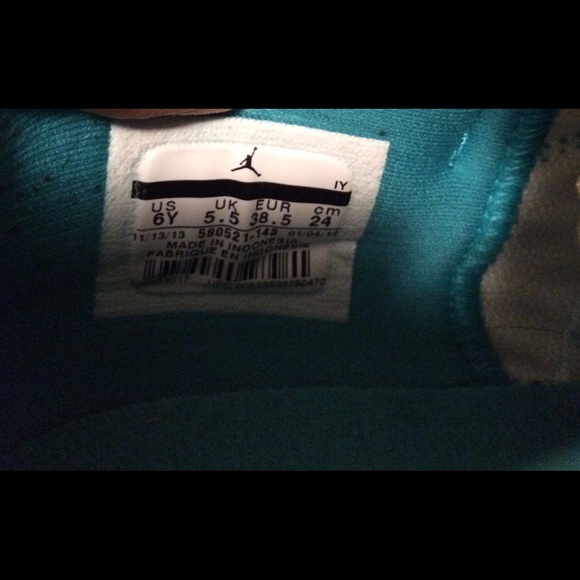 {SOLD} Jordan Retro 11 Low Teal 6Y - Picture 3 of 4
