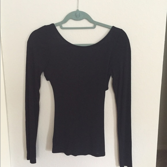 Cross-cross open-back black long sleeve shirt - Picture 2 of 3