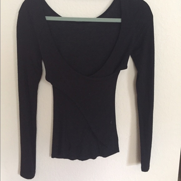 Cross-cross open-back black long sleeve shirt - Picture 3 of 3