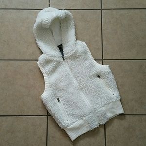 (M) Furry White Hooded Vest