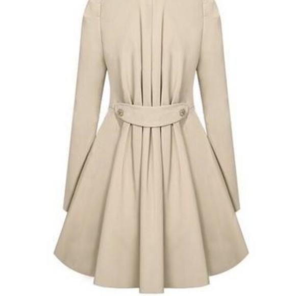New beautiful creAm color coat size M - Picture 3 of 4