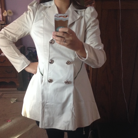 New beautiful creAm color coat size M - Picture 4 of 4