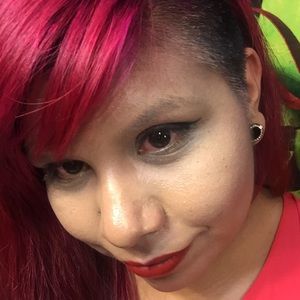 Meet your Posher, Cassandra