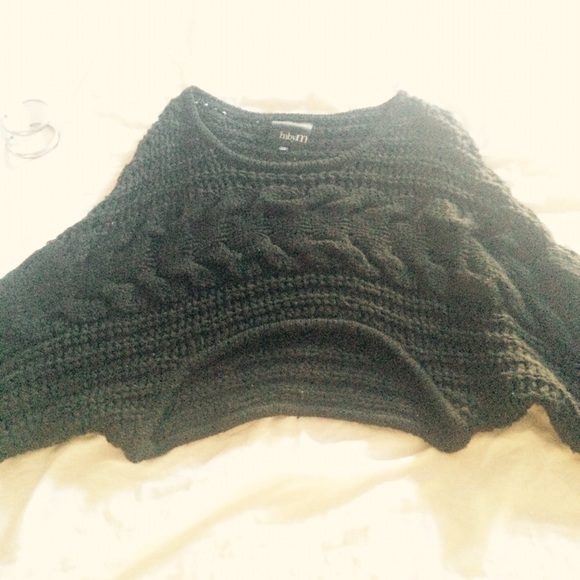 Short black knitted sweater