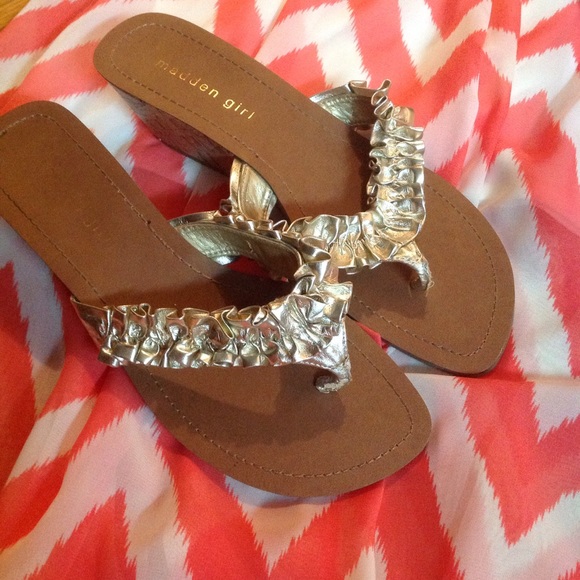 Madden Girl Gold Wedge Sandals ☀️ Size 8 - Picture 1 of 4