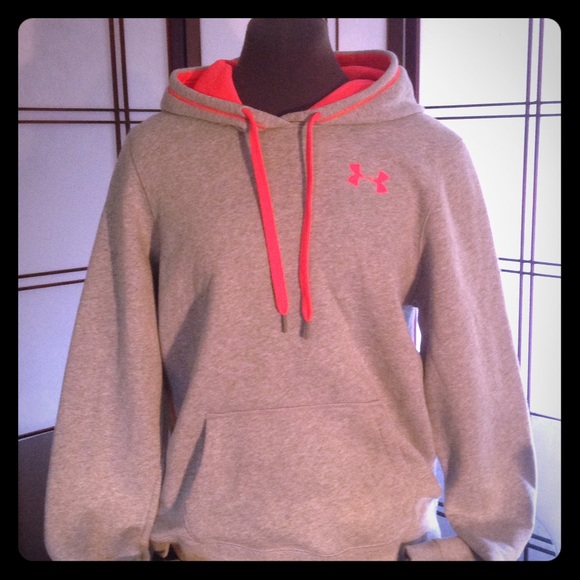 Under Armour Tops - UNDER ARMOUR SWEATSHIRT