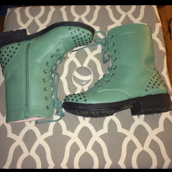 Combat boots